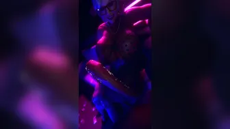 Granny Is In The Club [Pixel3D][4K]